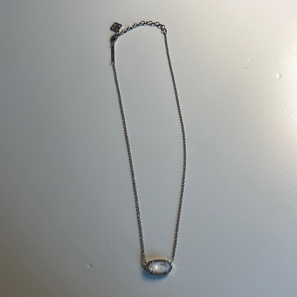 Kendra Scott Silver Eliza Pendant Necklace in Mother of Pearl